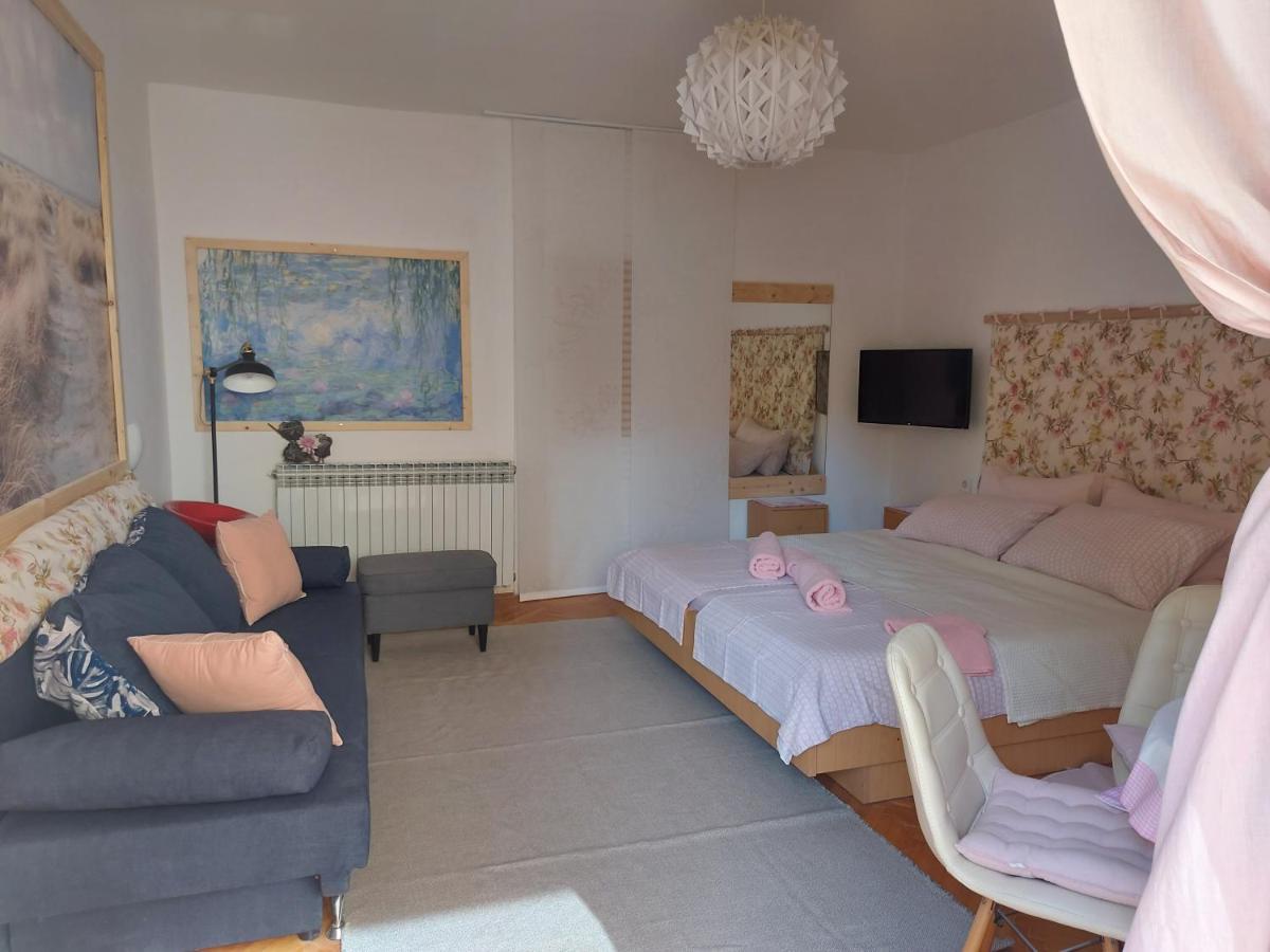 Apartments Garden Ровин Екстериор снимка