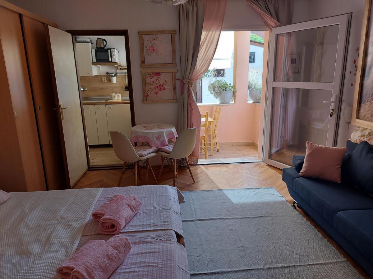 Apartments Garden Ровин Екстериор снимка