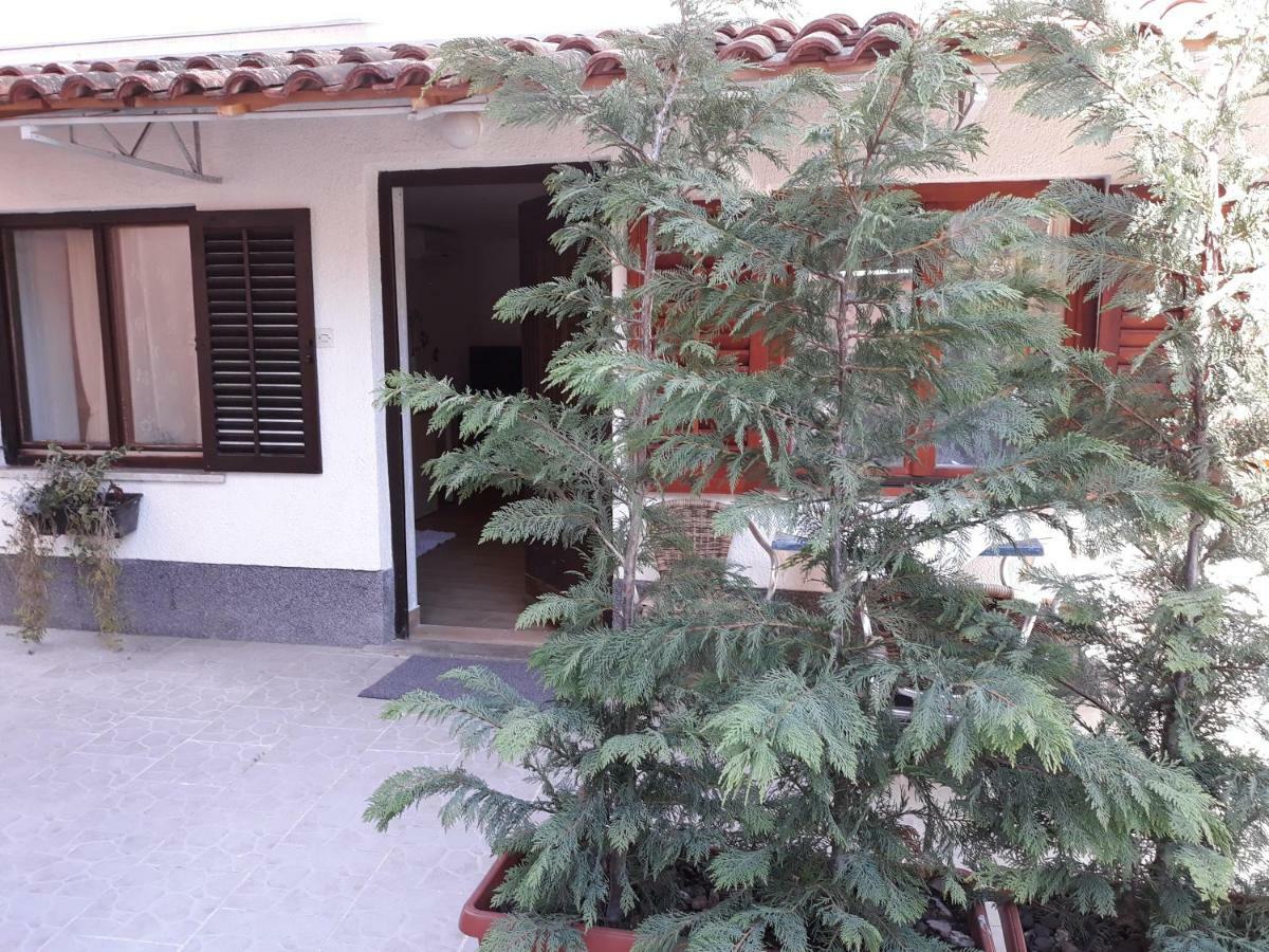 Apartments Garden Ровин Екстериор снимка