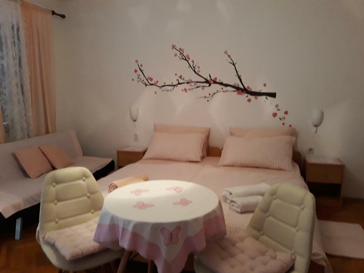 Apartments Garden Ровин Екстериор снимка