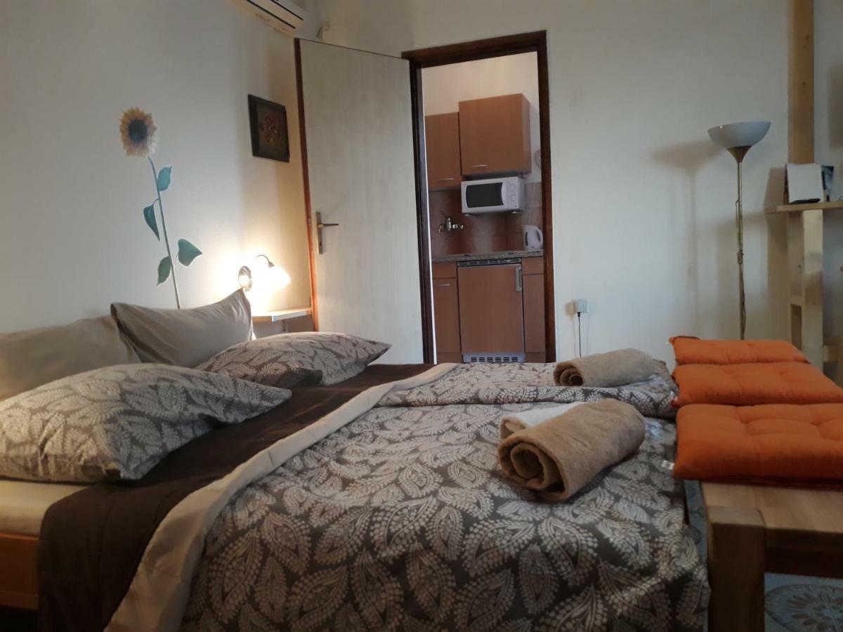 Apartments Garden Ровин Екстериор снимка