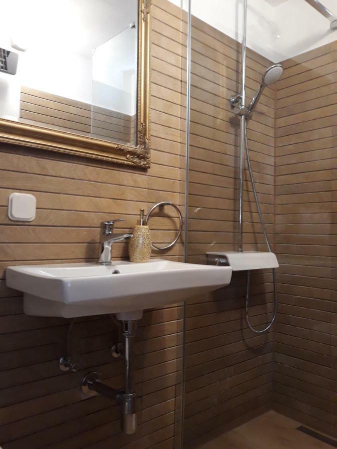 Apartments Garden Ровин Екстериор снимка