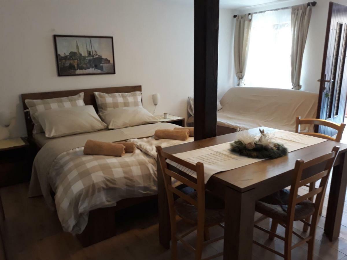 Apartments Garden Ровин Екстериор снимка